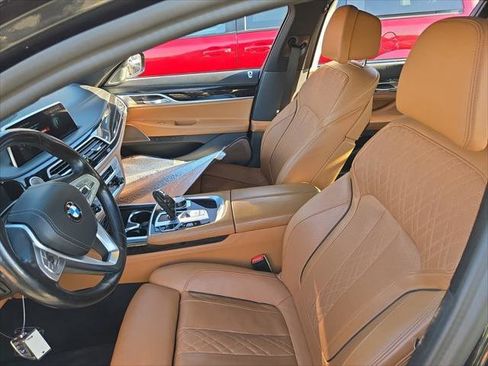 Used 2019 BMW 750i w/ Executive Package RWD image 13