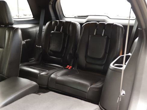 Used 2014 Ford Explorer XLT w/ Equipment Group 202A FWD image 26