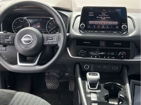 Used 2023 Nissan Rogue SV FWD image 11
