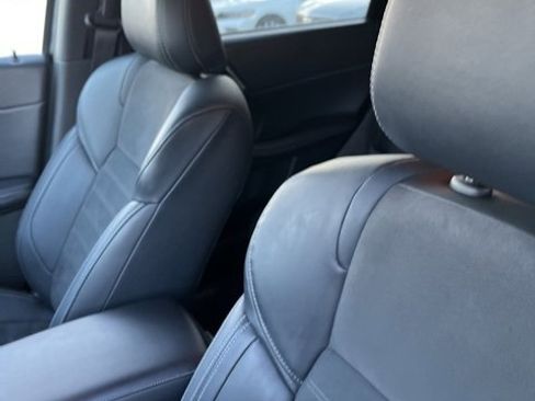 Used 2024 Mitsubishi Outlander SE image 7