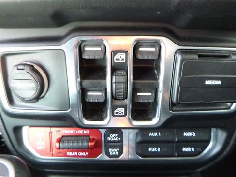Used 2024 Jeep Wrangler Unlimited Rubicon 4xe AWD/4WD image 15