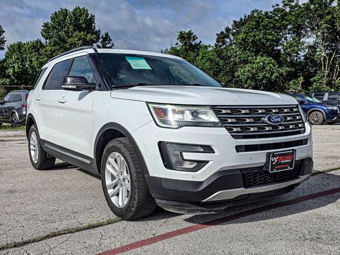 Used 2017 Ford Explorer XLT w/ Equipment Group 202A FWD image 1