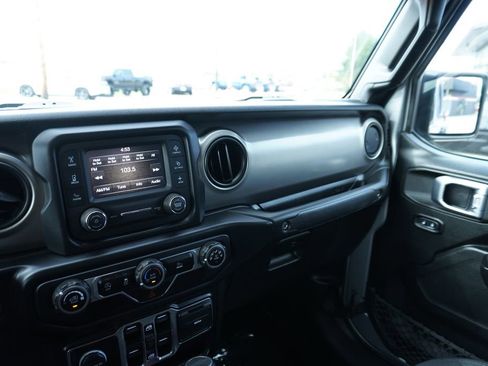 Used 2020 Jeep Gladiator Sport w/ Quick Order Package 24S image 18