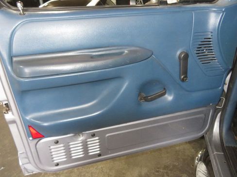 Used 1994 Ford Bronco XL image 17