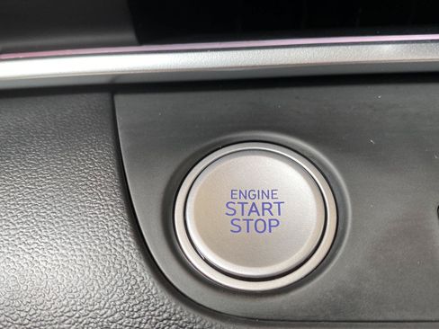 Used 2025 Hyundai Elantra SEL FWD image 27