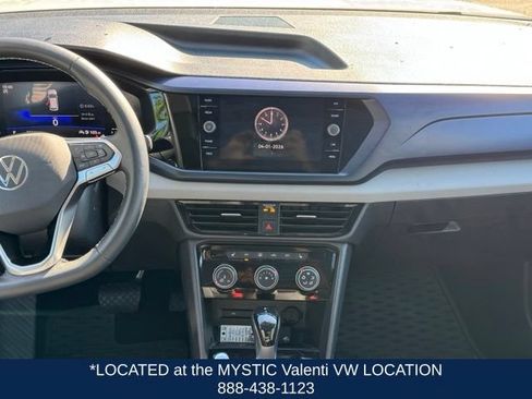 Certified 2023 Volkswagen Taos SE w/ Panoramic Sunroof Package FWD image 17