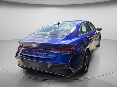 Used 2024 Hyundai Elantra SEL w/ Convenience Package FWD image 6
