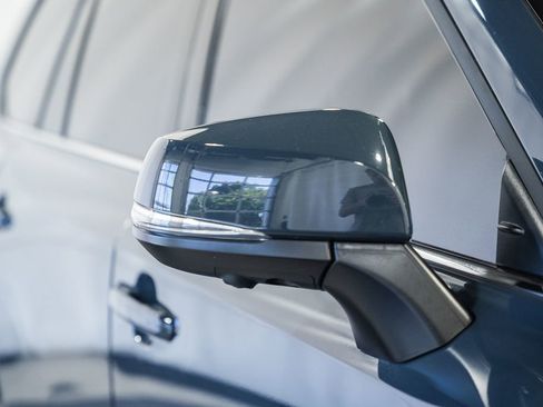 Used 2025 Toyota Grand Highlander AWD Hybrid image 16