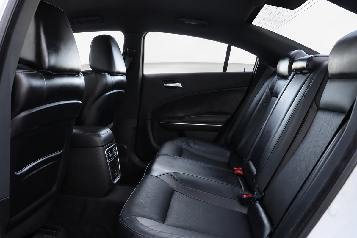 Used 2018 Dodge Charger R/T w/ Plus Group RWD image 17