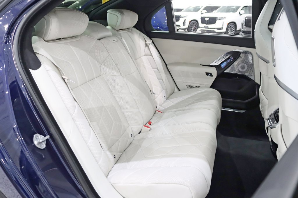 Used 2023 BMW 760i xDrive w/ Luxury Rear Seating Package AWD/4WD image 32