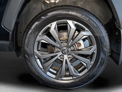 Used 2022 Toyota RAV4 XLE Premium image 20