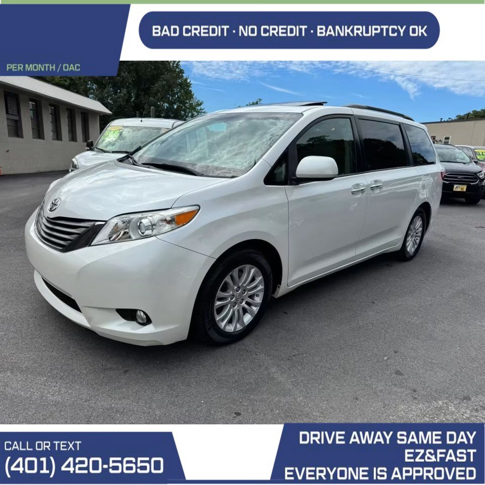 Used 2015 Toyota Sienna XLE FWD image 2