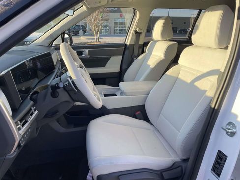 Certified 2025 Hyundai Santa Fe SE image 8