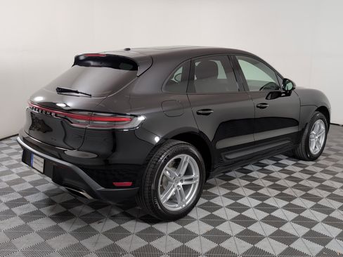 Certified 2025 Porsche Macan AWD/4WD image 8