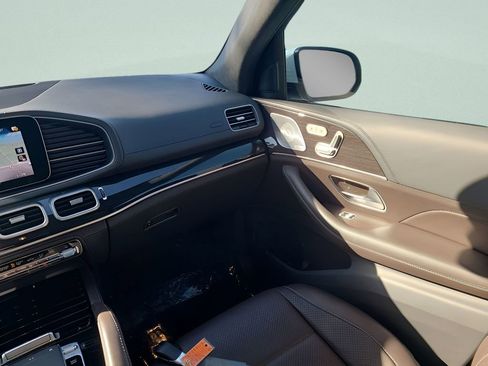 Used 2020 Mercedes-Benz GLE 350 4MATIC image 3