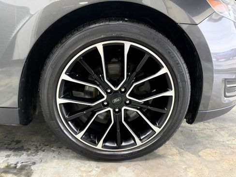 Used 2014 Ford Taurus SEL image 29