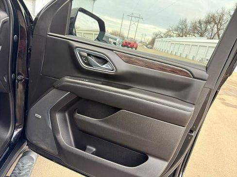 Used 2021 Chevrolet Suburban Z71 w/ Z71 Off-Road Package image 15