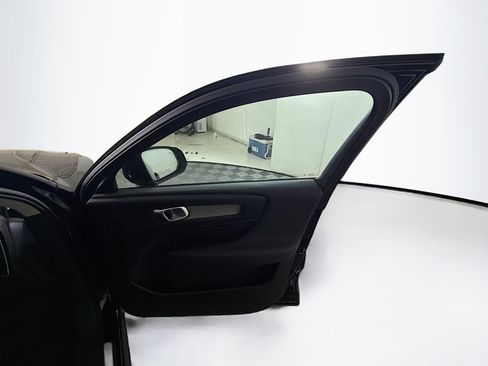 Used 2023 Volvo XC40 B5 Plus w/ Protection Package Premier AWD/4WD image 33