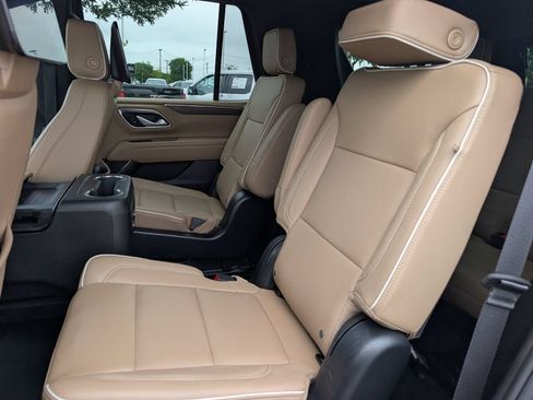 Used 2023 Chevrolet Tahoe Premier w/ Premium Package AWD/4WD image 26