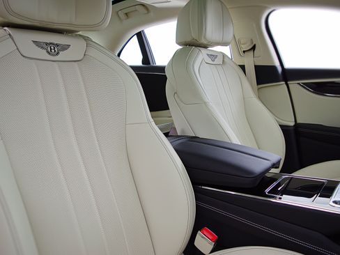 Certified 2023 Bentley Flying Spur Plug-In Hybrid AWD/4WD image 26