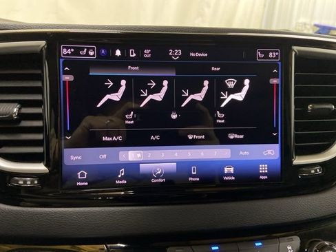 Used 2023 Chrysler Pacifica Touring-L FWD image 45