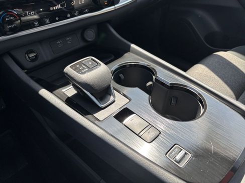 Used 2025 Nissan Rogue SV image 43