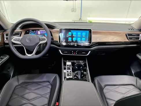 New 2026 Volkswagen Atlas SE image 7