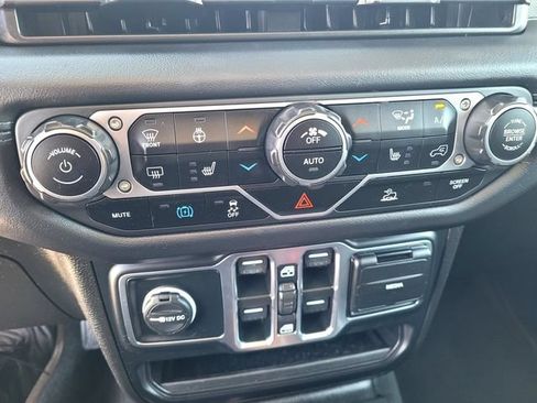Used 2024 Jeep Wrangler Unlimited Sahara AWD/4WD image 22