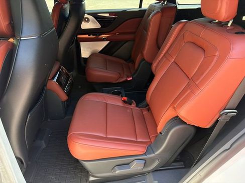 New 2025 Lincoln Aviator Reserve w/ Luxury Package RWD image 22