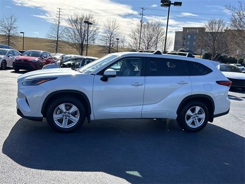 Used 2023 Toyota Highlander L image 7