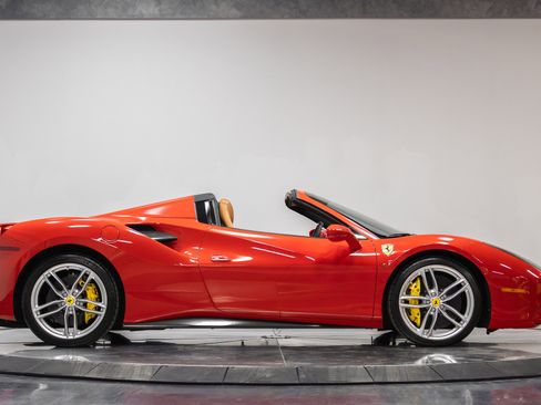 Used 2016 Ferrari 488 Spider image 21