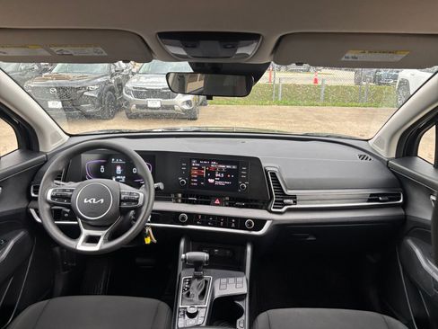 Used 2025 Kia Sportage LX image 32