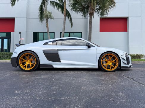 Used 2017 Audi R8 V10 plus AWD/4WD image 2