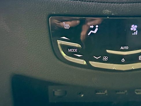 Used 2019 Cadillac Escalade Premium Luxury w/ Escalade Sport Edition AWD/4WD image 50