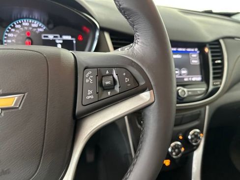 Used 2022 Chevrolet Trax LT w/ LT Convenience Package image 16