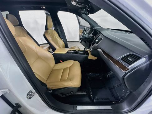 Used 2019 Volvo XC90 T6 Momentum w/ Protection Package Premier AWD/4WD image 12