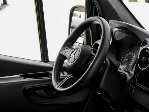 Used 2025 Mercedes-Benz Sprinter 2500 image 11