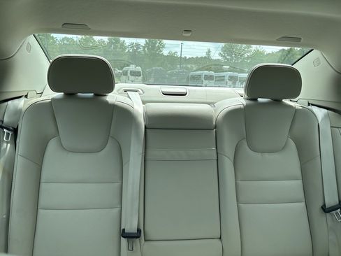 Used 2022 Volvo S60 T8 R-Design Expression w/ Advanced Package image 31