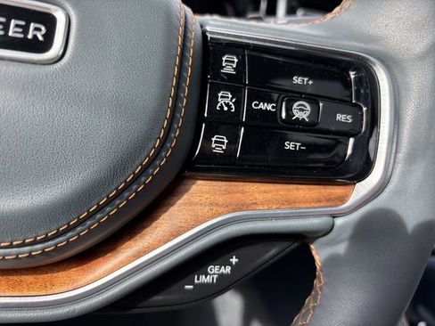 Used 2022 Jeep Grand Wagoneer Series II w/ Convenience Group III image 31