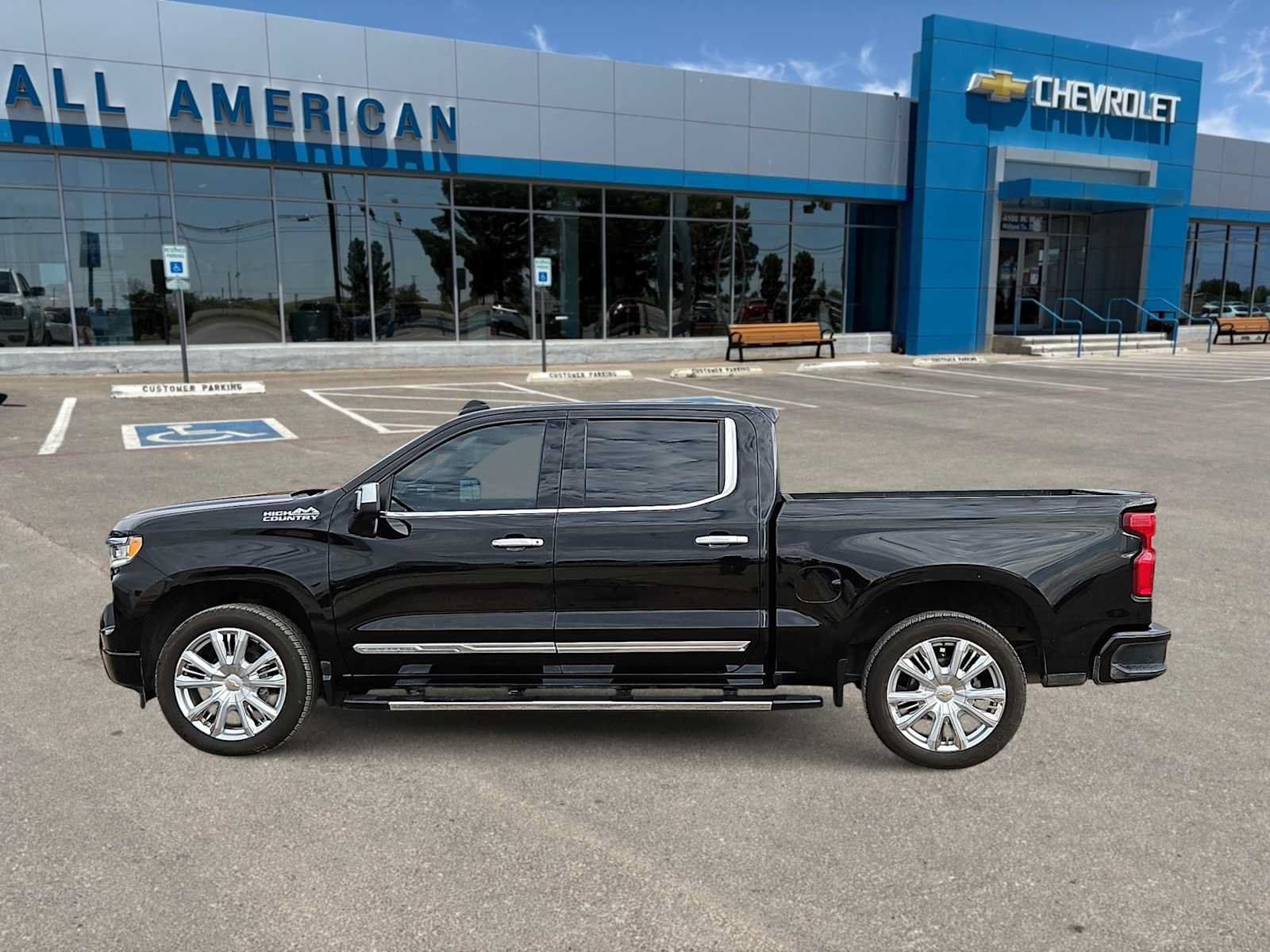 Used 2023 Chevrolet Silverado 1500 High Country w/ High Country Premium Package AWD/4WD image 5