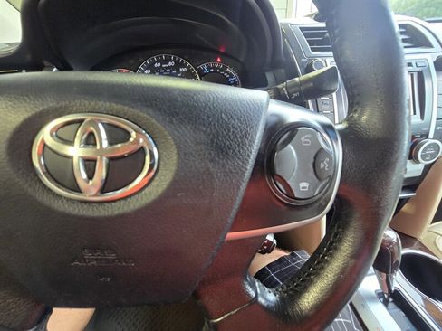 Used 2012 Toyota Camry XLE image 17