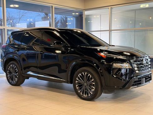 Used 2025 Nissan Rogue Platinum image 6