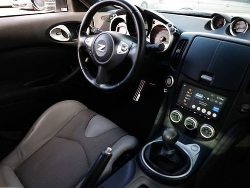 Used 2010 Nissan 370Z Touring image 17