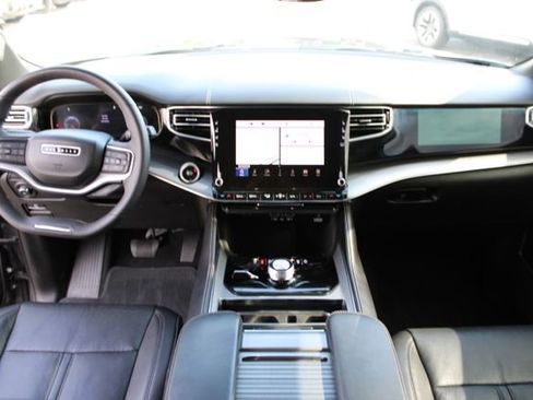 Used 2023 Jeep Wagoneer Series II AWD/4WD image 20