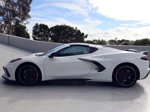 Used 2022 Chevrolet Corvette 3LT w/ Z51 Performance Package image 2