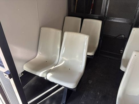 Used 2006 Ford E-450 and Econoline 450 image 14