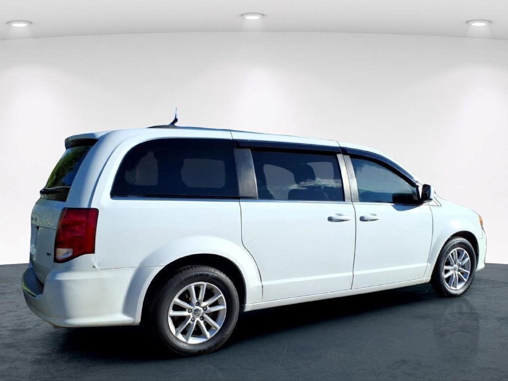 Used 2019 Dodge Grand Caravan SXT w/ Driver Convenience Group FWD image 17