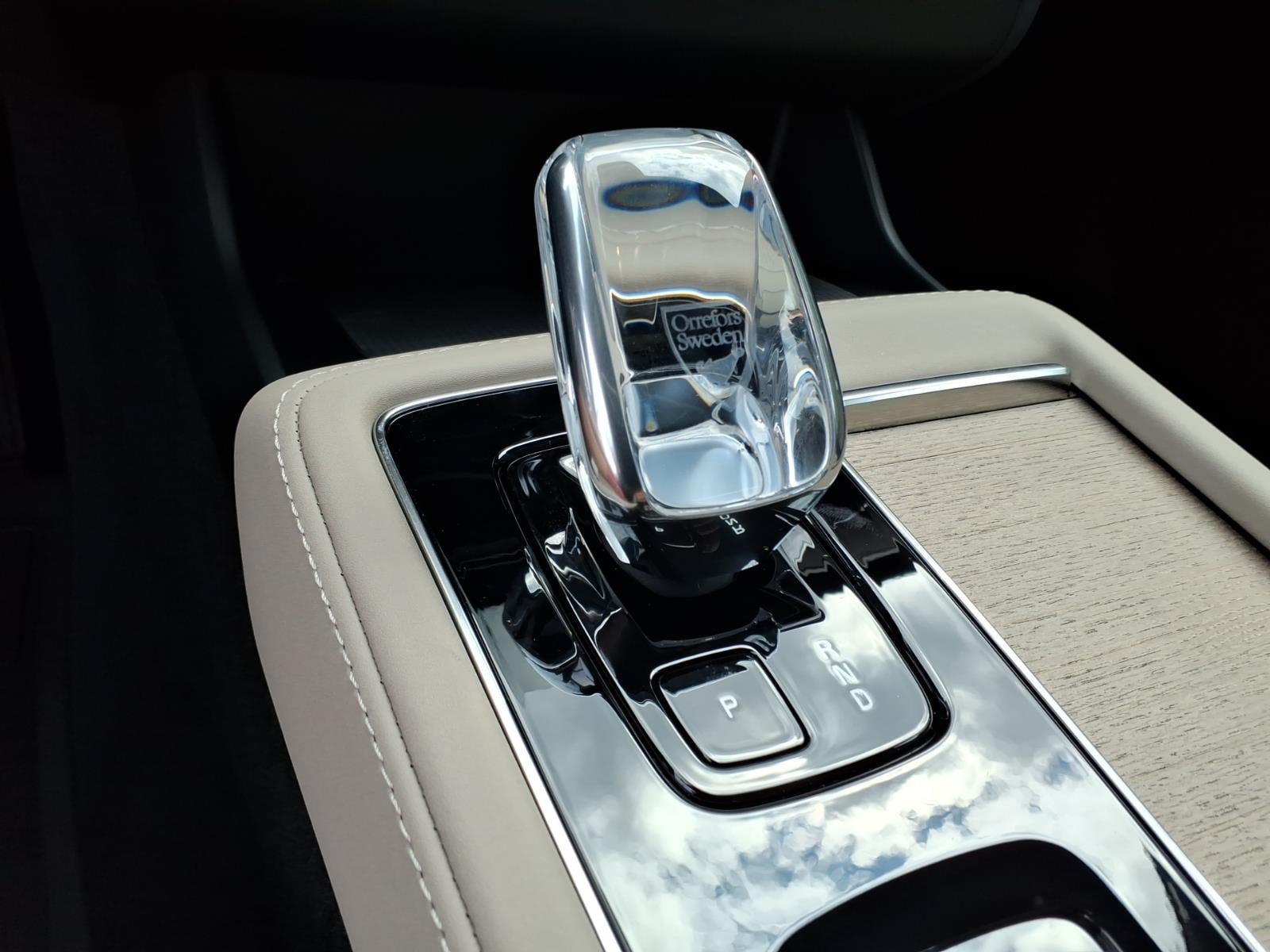 New 2026 Volvo XC90 T8 Plus w/ Protection Package Premier AWD/4WD image 16