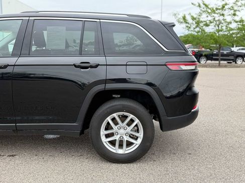 Used 2023 Jeep Grand Cherokee Laredo AWD/4WD image 12