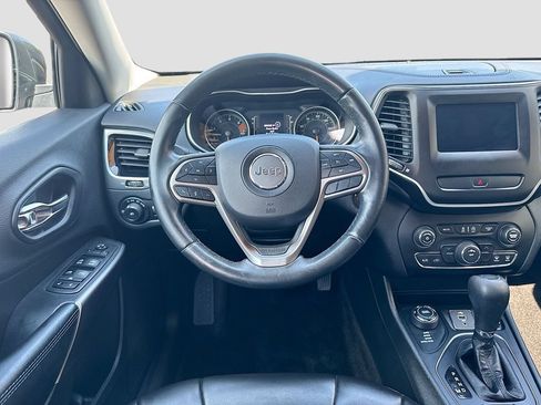 Used 2019 Jeep Cherokee Latitude Plus AWD/4WD image 19